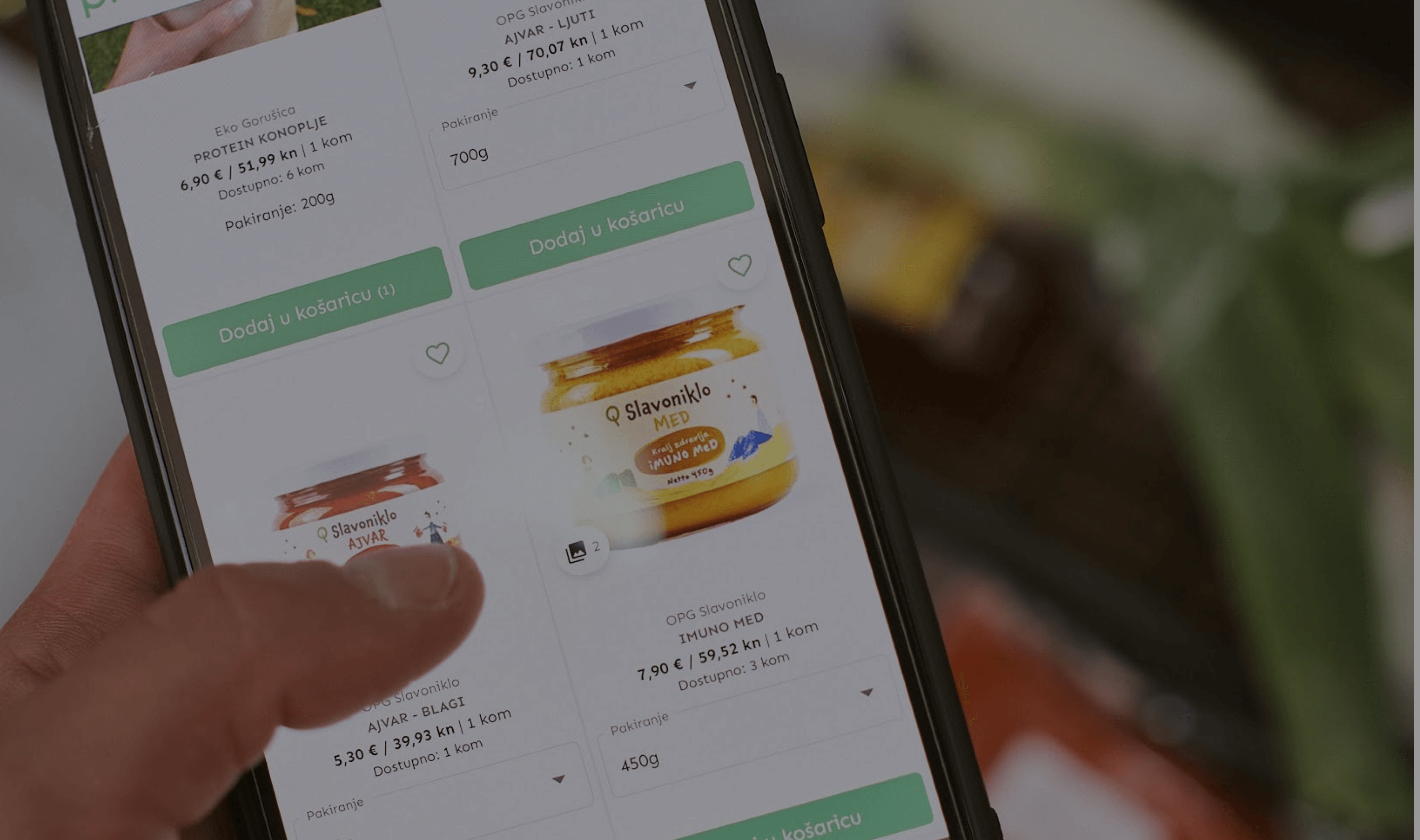 A shopper browsing local producers on the Plodie app